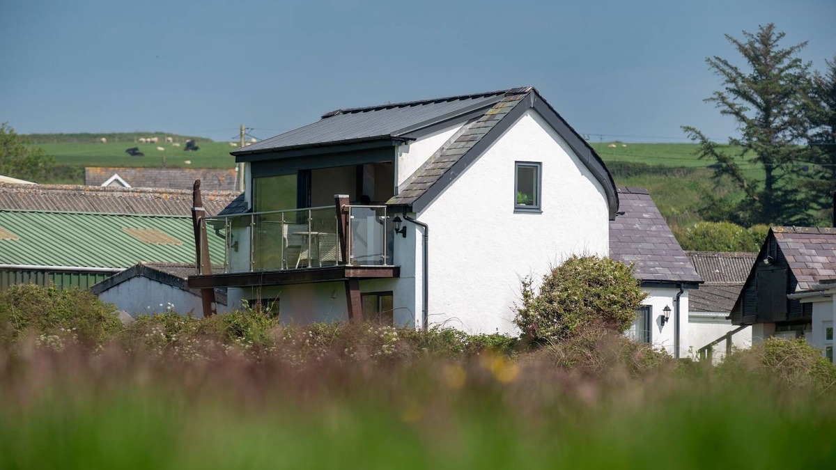 Cylch-Y-Garn Cottage | Glan Yr Afon - sleeps 5 guests in 3 bedrooms