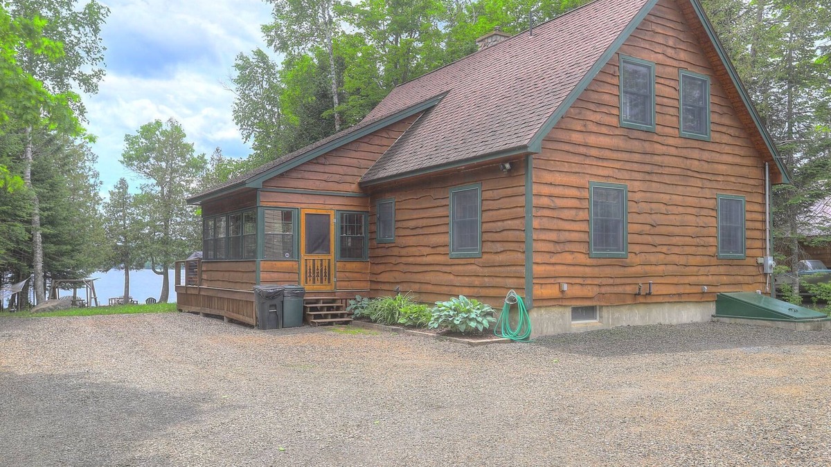 Oquossoc House | Glandore | Private Waterfront w/Dock & Hot Tub