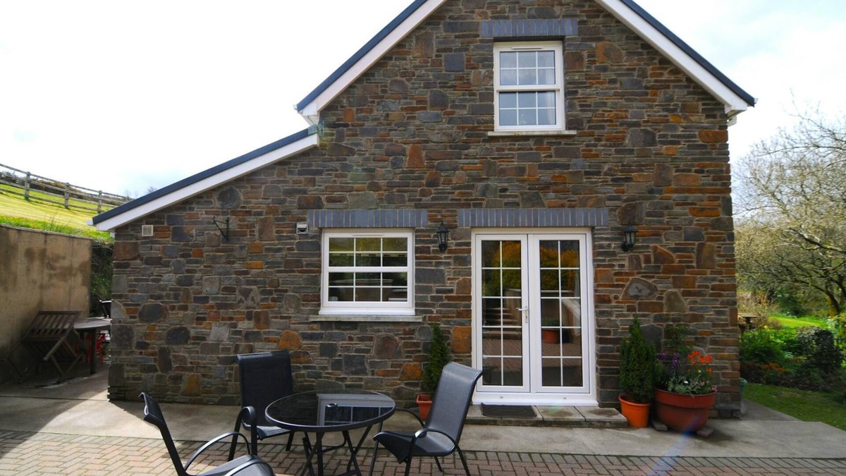 New Moat Cottage | Glanrhyd, Narberth - One Bedroom Cottage, Sleeps 3