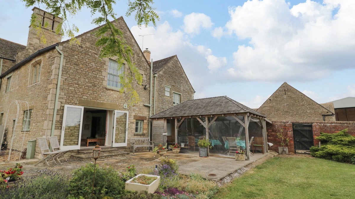 Fotheringhay House | GLAPTHORN MANOR, pet friendly, character holiday cottage in Oundle