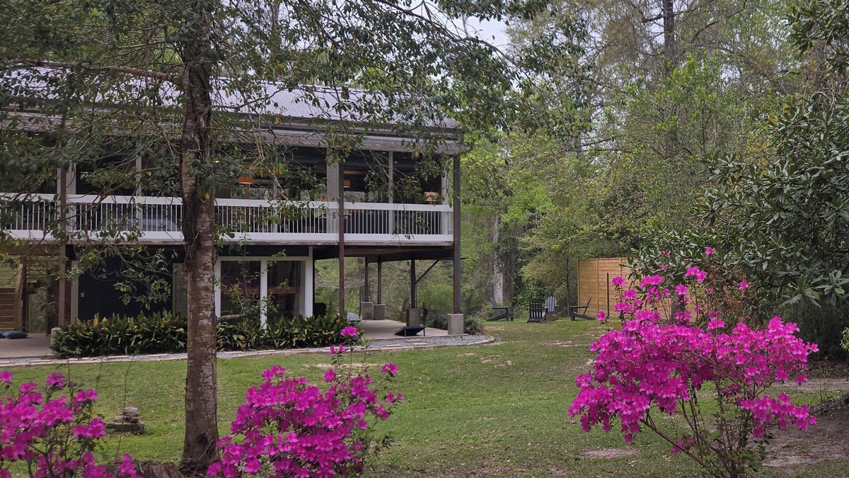 Covington House | Glass House on scenic Bogue Falaya river