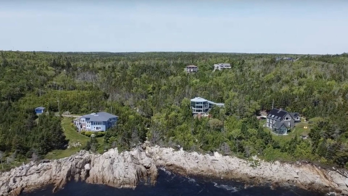 Halifax County House | Glass House on the Ocean
