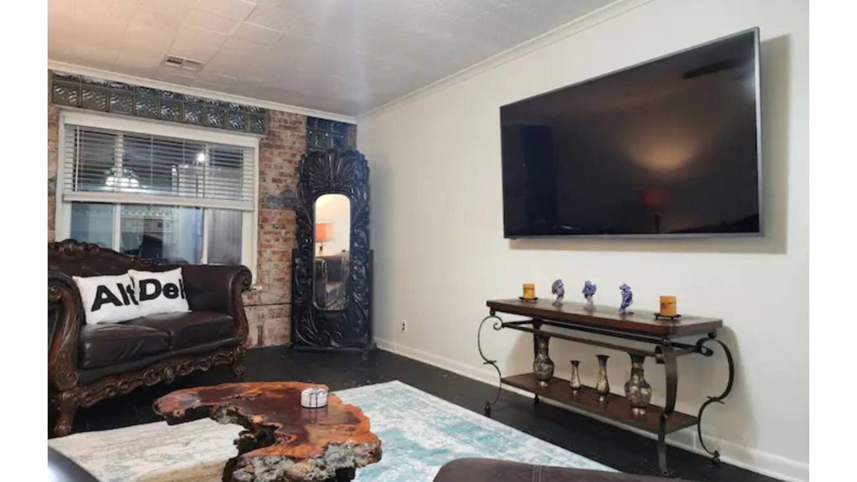 Pittsburg Apartment | Glass Loft - Spacious 2 bedroom downtown loft