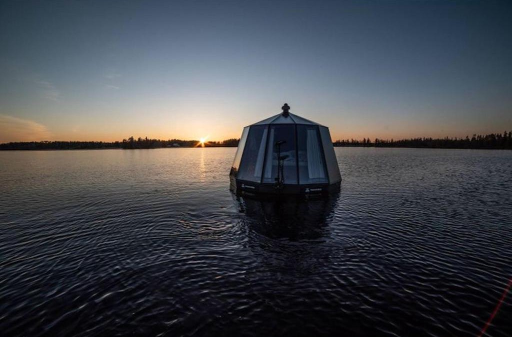 Jokkmokk Municipality House | Glass Room lake view Luxury getaway for two - wild nature experience in Sweden