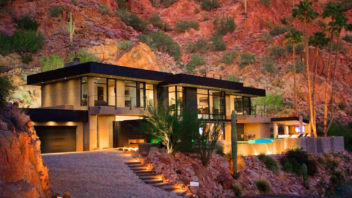 Red Rock North House | Glass Walls, Mountain Trails & Infinity Views—A Bold Retreat on Camelback