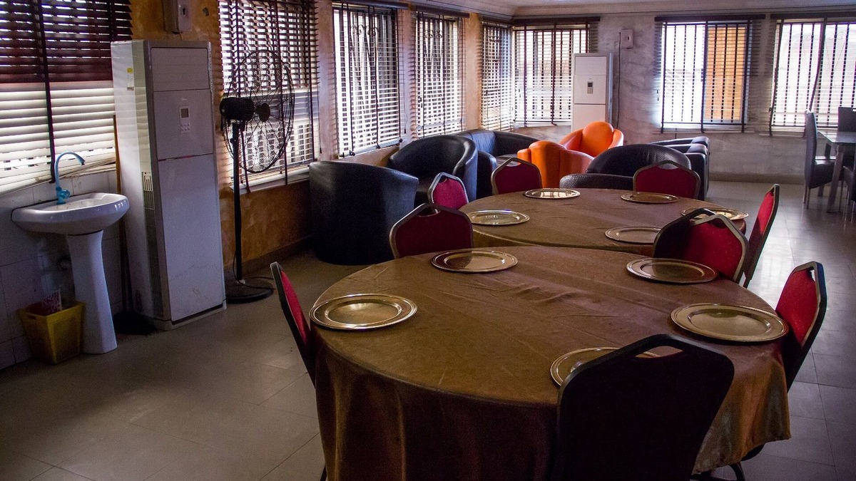 Ojokoro Hotel | Glasshouse Hotel and Suites