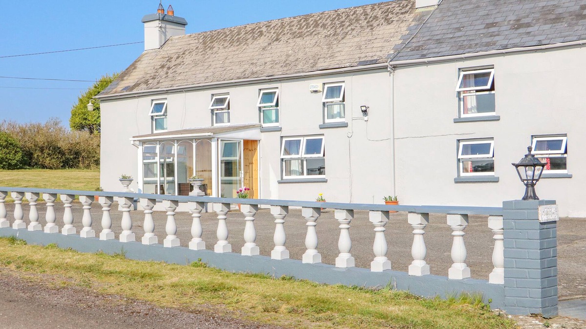 Derry Cottage | GLEANN GRIANNMHAR, pet friendly in Rosscarbery, County Cork