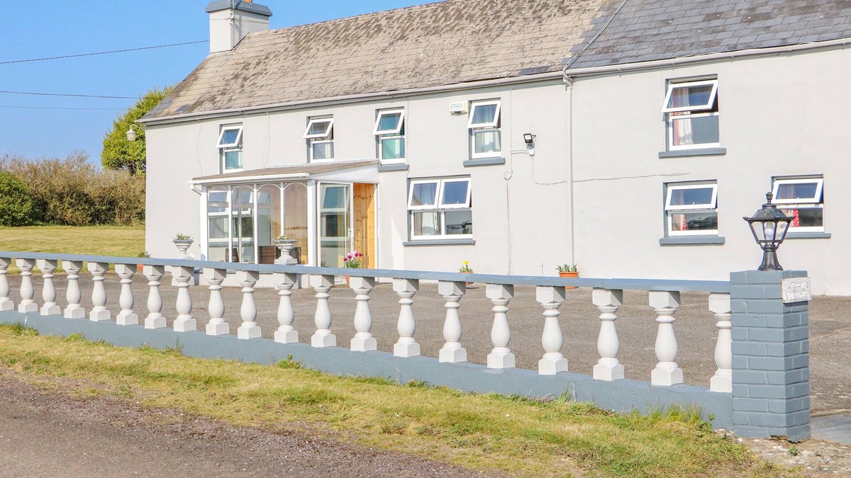 Derry Cottage | GLEANN GRIANNMHAR, pet friendly in Rosscarbery, County Cork