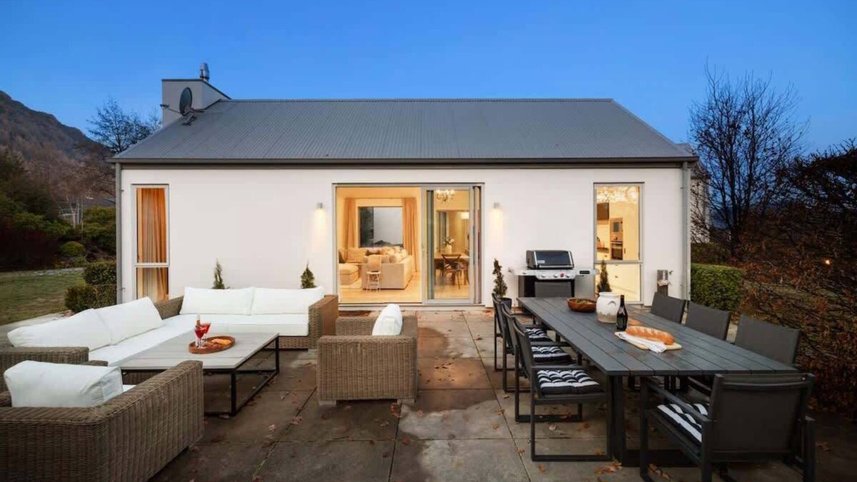 Arrowtown House | Glebe Arrowtown Summa
