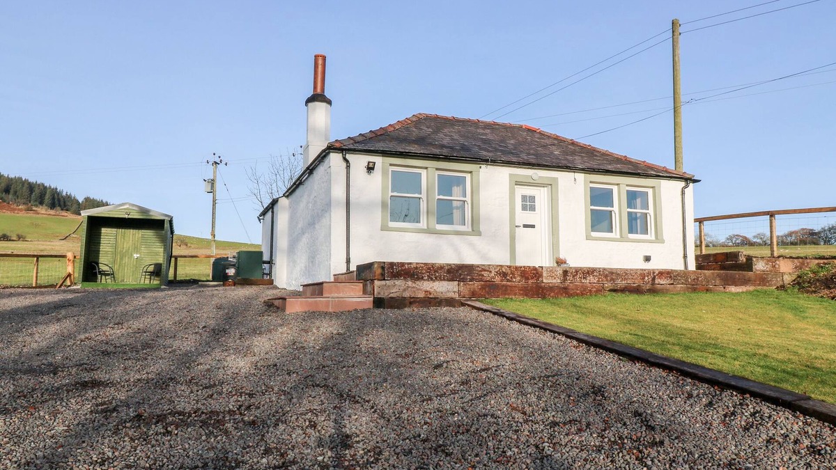 Newbridge Cottage | GLEBE COTTAGE, pet friendly, character holiday cottage in Lochmaben