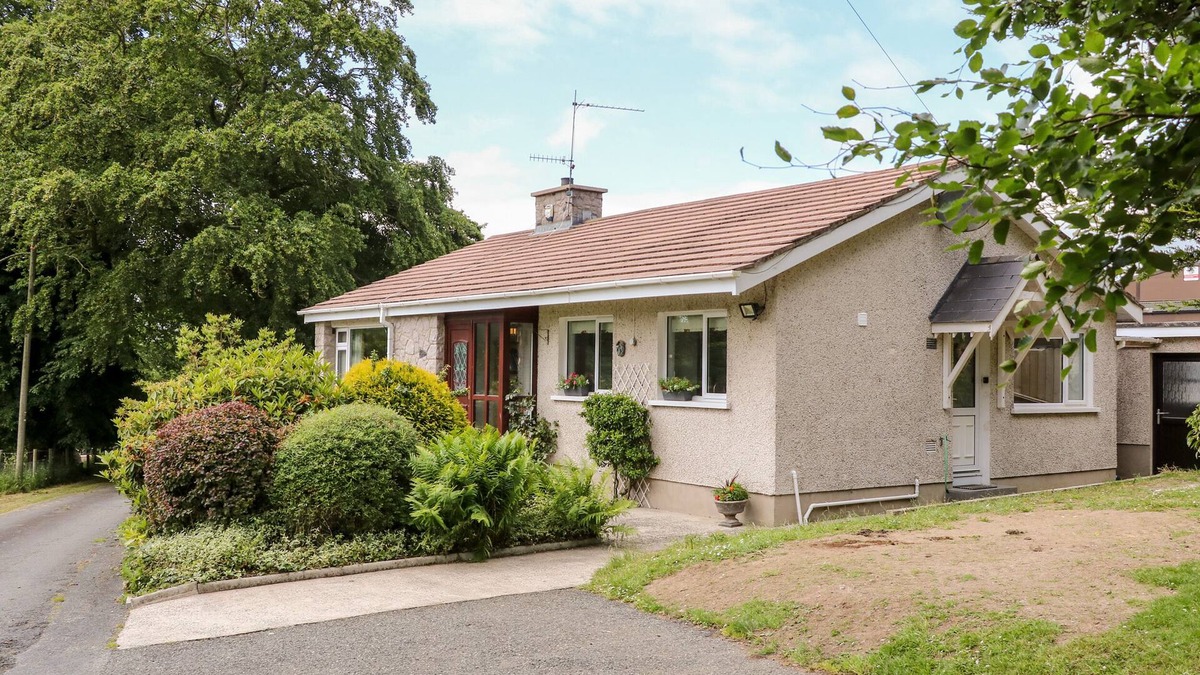 Newry House | GLEBE FARM COTTAGE, pet friendly in Rathfriland, County Down