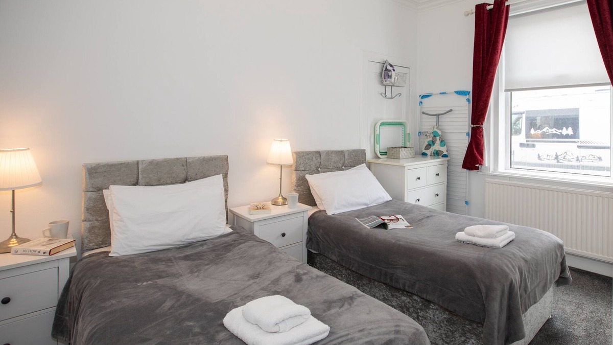 Levenmouth Apartment | Glebe St Apartment - sleeps 4 guests in 2 bedrooms