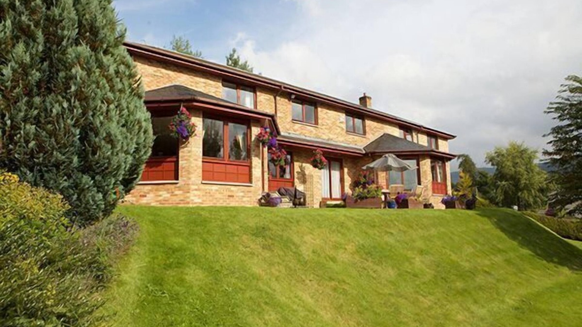 Innerleithen House | Glede Knowe Guest House