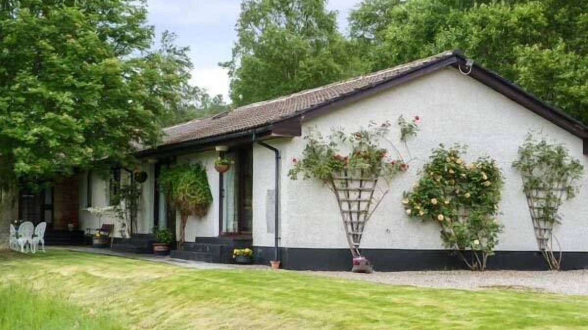 Beauly Cottage | GLEN AFFRIC VIEW AT HILL HOUSE, family friendly in Cannich