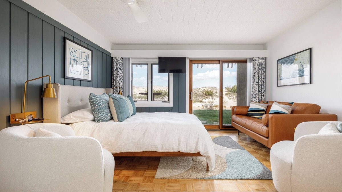 Maple City Apartment | Glen Arbor Riverfront Retreat: Steps to Beach!
