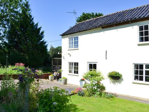 East Dereham House | Glen Cottage