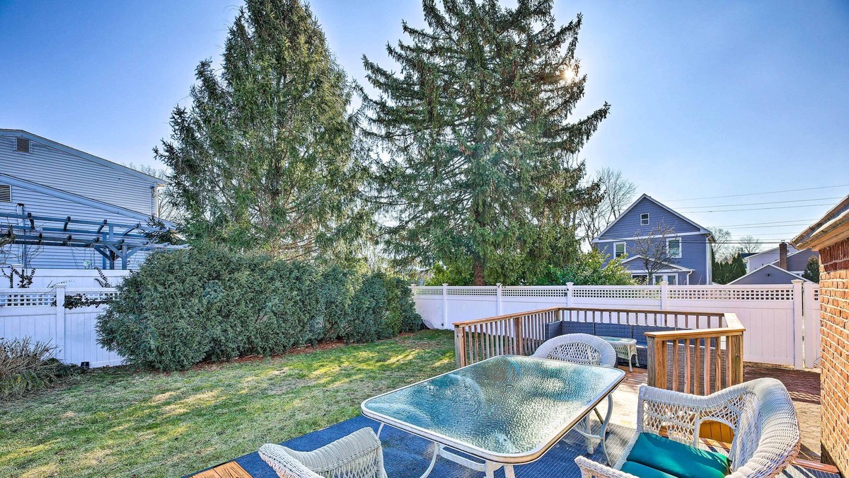 Glen Head House | Glen Head Home w/ Yard ~ 28 Mi to NYC