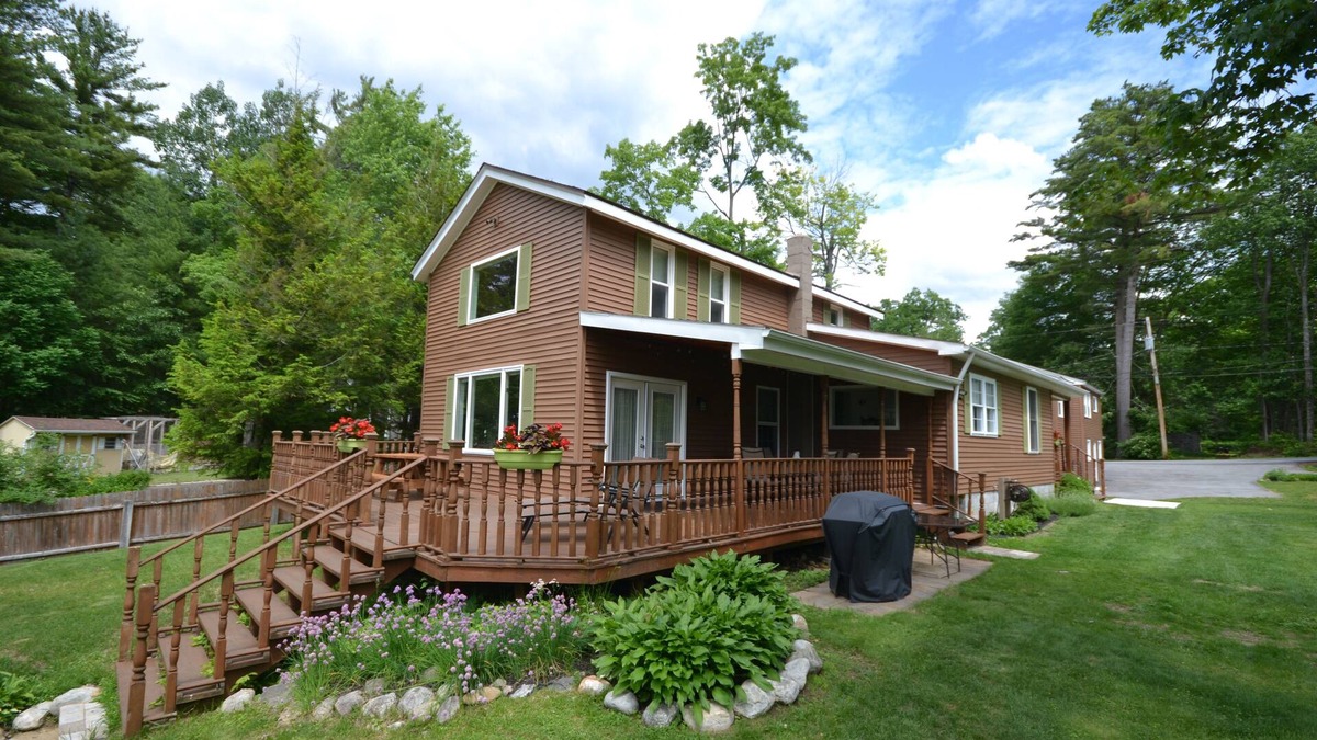 Queensbury House | Glen Lake Sunset Escape