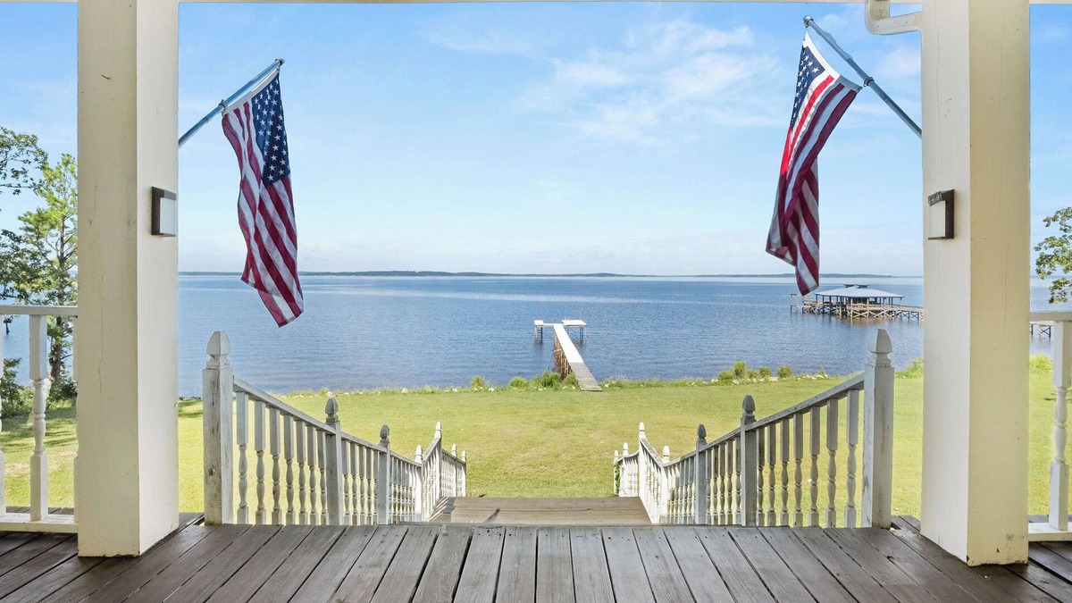 Florien House | Glen Oaks Lakeside Lodge-Spacious 5-bedroom-Near Pleasure Point-Big Views
