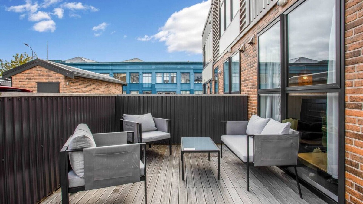Grafton House | Glen's Townhouse with Parking and Wi-Fi