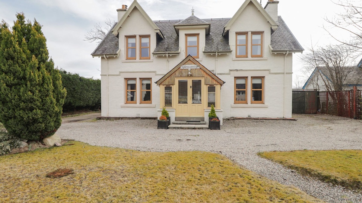 Aviemore Cottage | GLENCANISP, family friendly, with open fire in Aviemore
