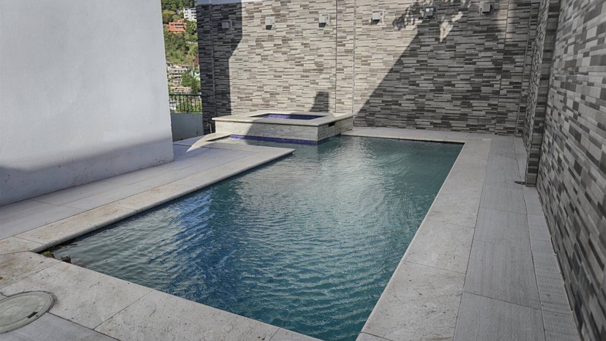Glencoe House | Glencoe Townhome With Loft Jacuzzi and Pool