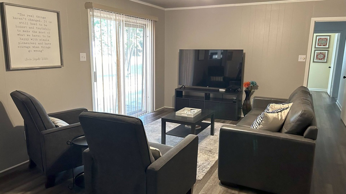 Longview House | Glencrest: Charming Home in the Heart of Longview!