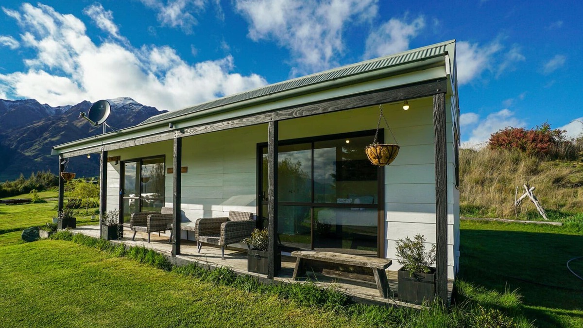 Wanaka House | Glendhu Station Cottage - Glendhu Bay Holiday Home