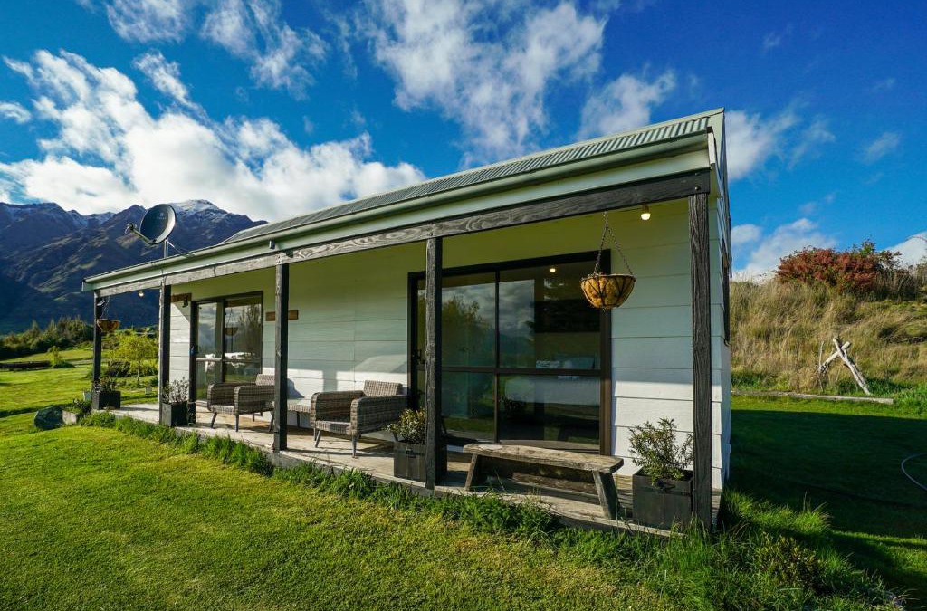 Wanaka House | Glendhu Station Cottage - Glendhu Bay Holiday Home