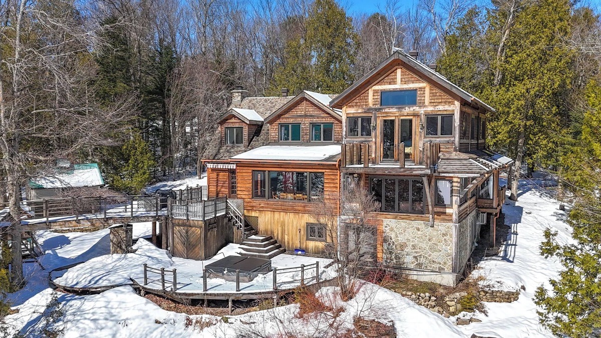 Gore Ski Chalet | Glenhaven - stunning waterfront home with hot tub, steam room, infrared sauna!