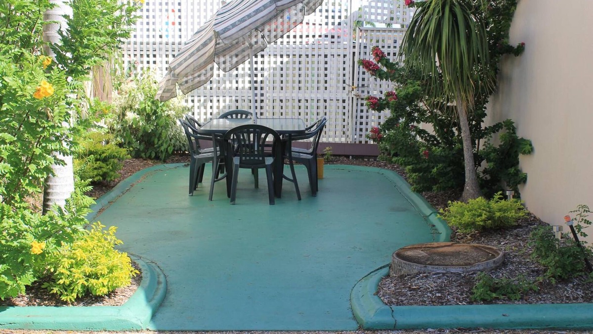 Norman Gardens Hotel | Glenmore Palms Motel