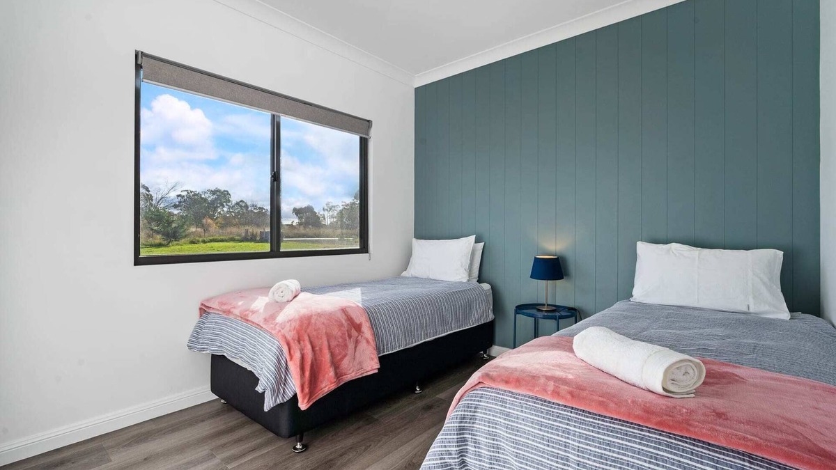 Forest Reefs House | Glenowrie Cottage - 1 King, 2 Singles - Farm Stay