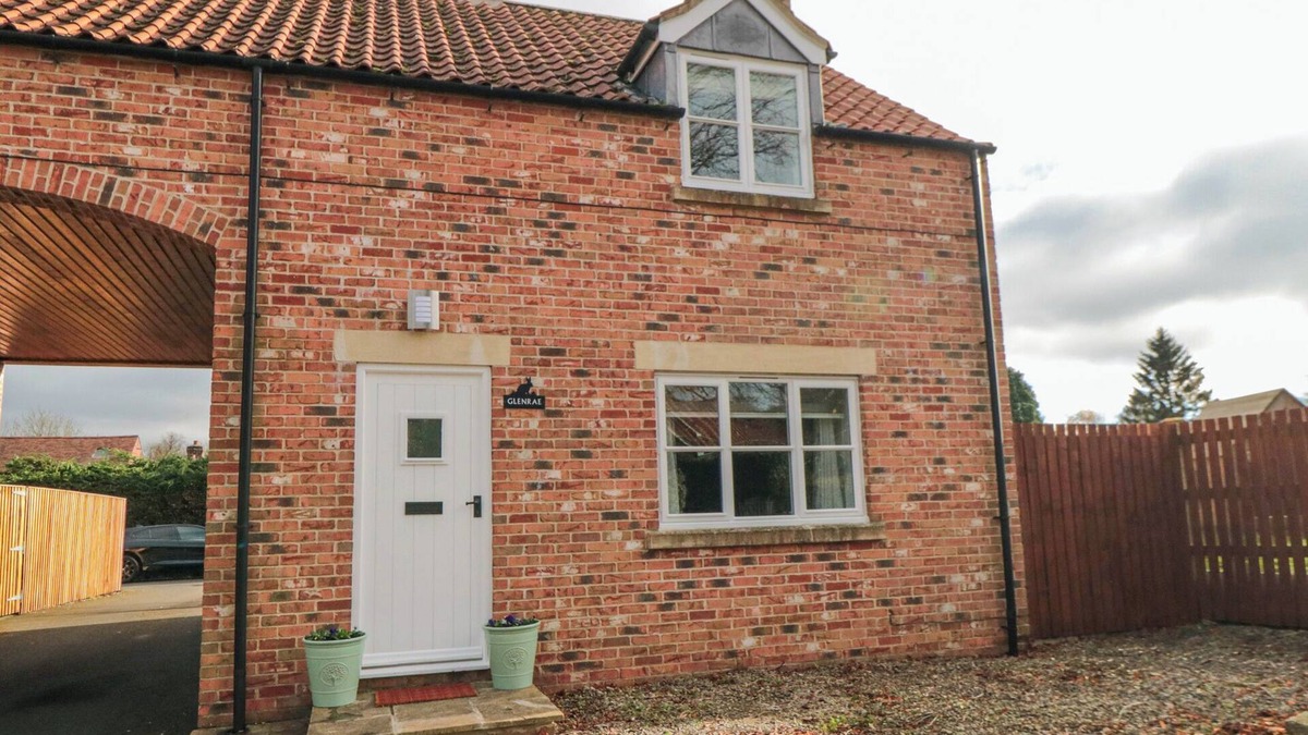 Thornton Dale House | GLENRAE, with a garden in Thornton-Le-Dale