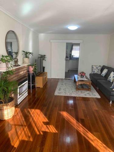 Glenroy Apartment | Glenroy Home near airport, city&shop