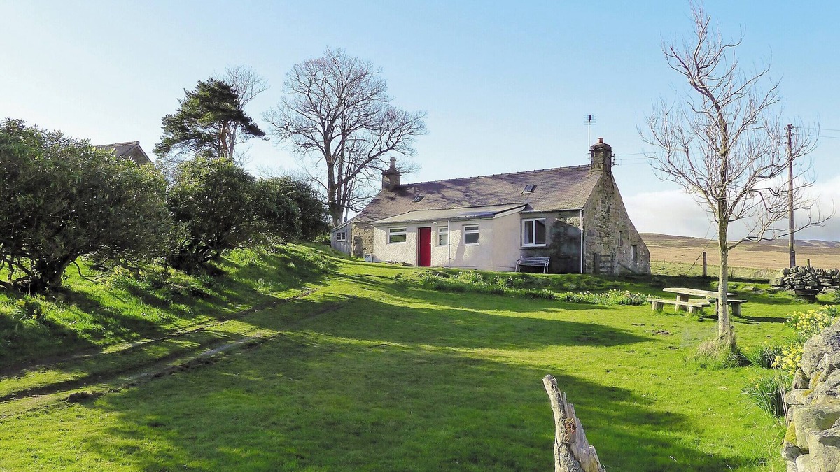 Kirriemuir Cottage | Glentairre Cottage - SWWW