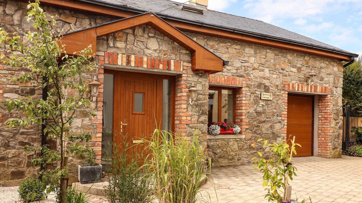 Kilmihil House | GLESTON COTTAGE, family friendly in Kilmihil, County Clare