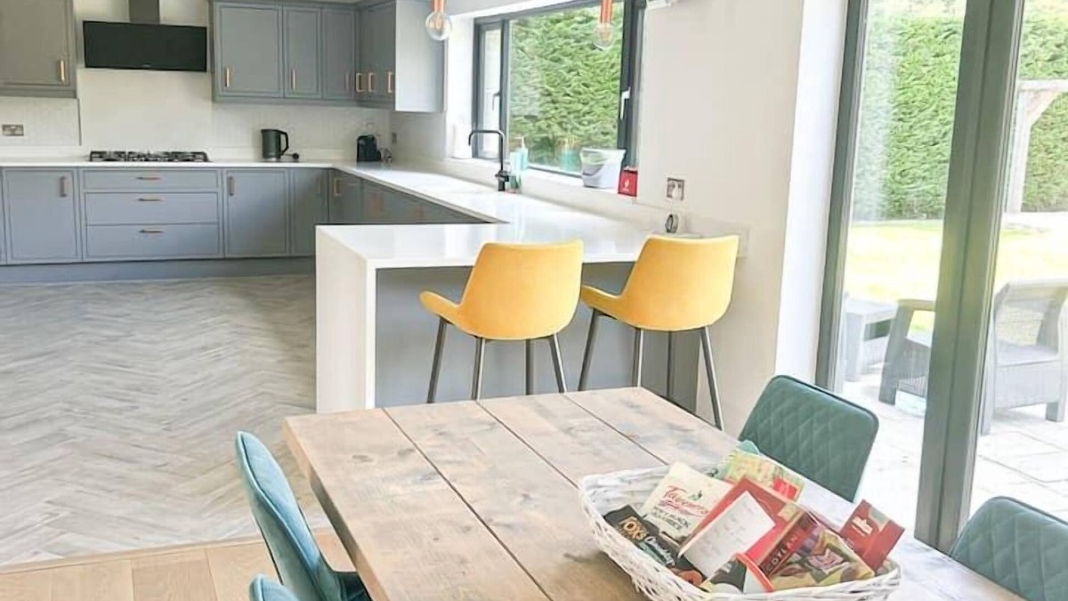 Guildford House | Glifada house in the outskirts of Guildford