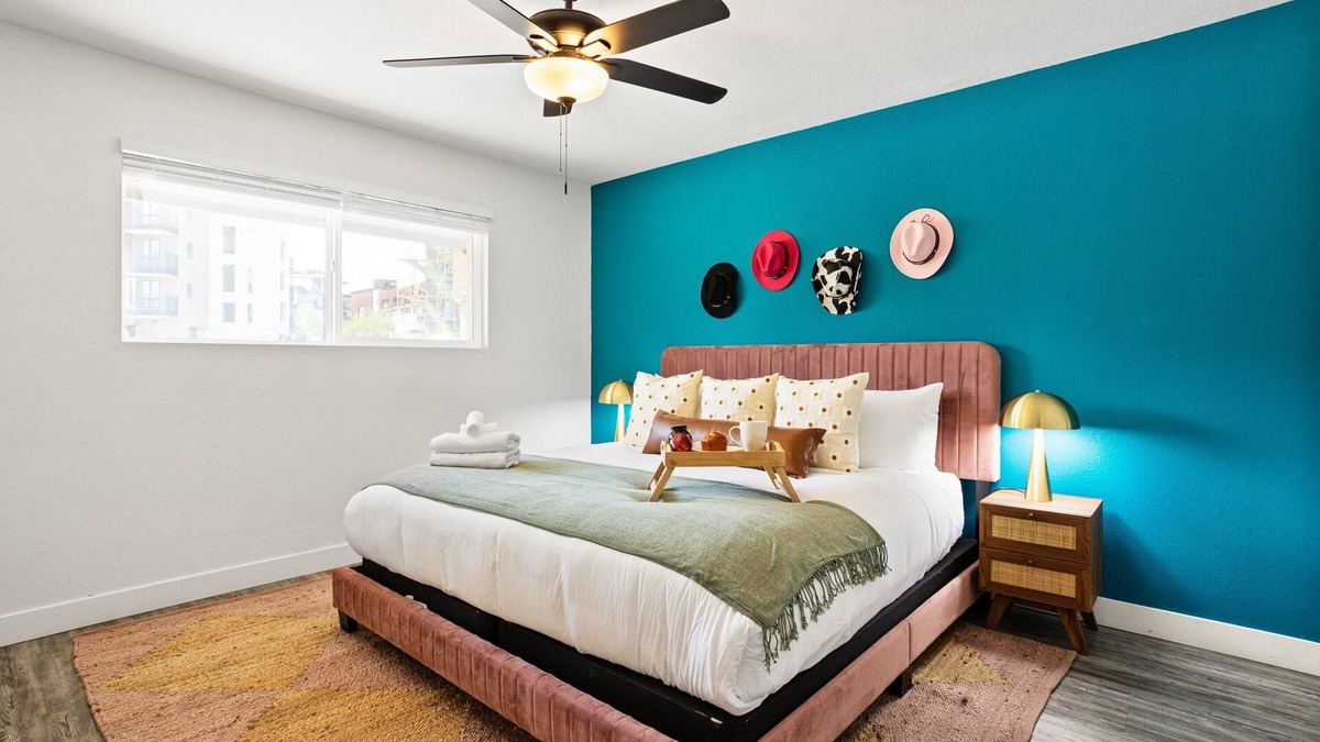 Entertainment District House | Glimmer - 2 Unit Combo - Sleeps 8 - In Old Town
