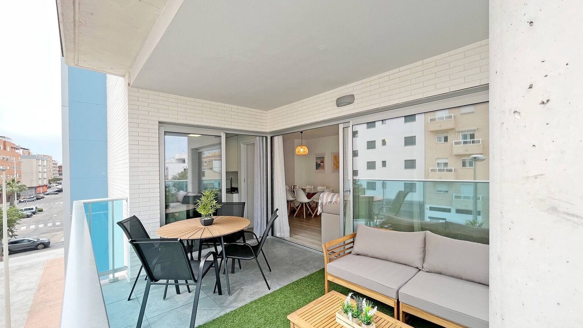 Sagunto Apartment | Global Properties: Modern apartment 3 minutes from the beach