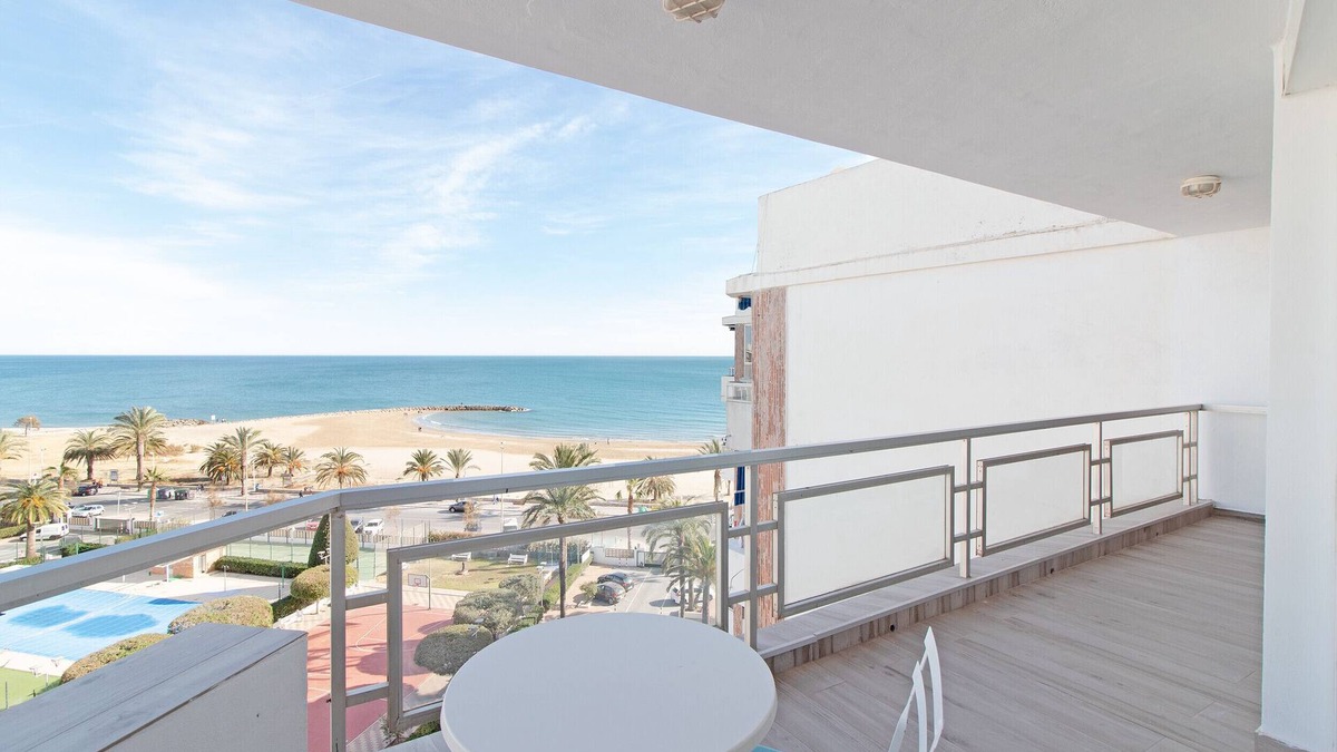 Sagunto Apartment | Global Properties: Apartment with terrace and incredible sea views