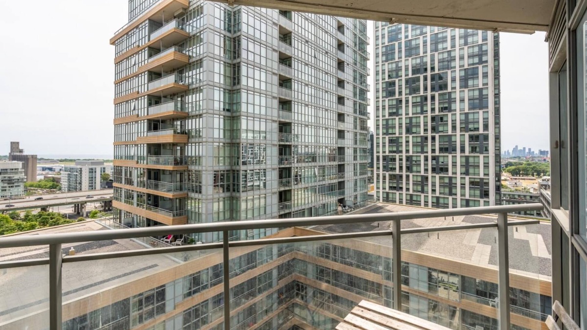 CityPlace Condo | GLOBALSTAY. Elegant Downtown Condo with Balcony