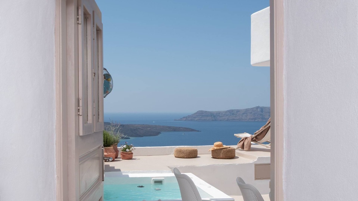 Fira House | Globe Suites