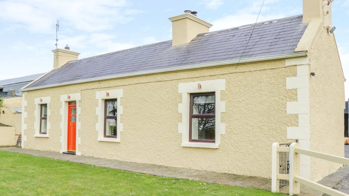Inishmacatreer Cottage | GLOR COTTAGE, pet friendly, with a garden in Knock, County Mayo