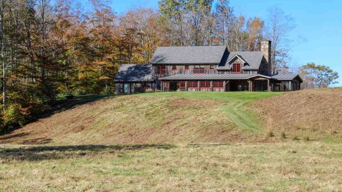 Dorset House | Glorious, Private, Dorset Retreat - Mountain Views, Trails, Swimming, Glamping!