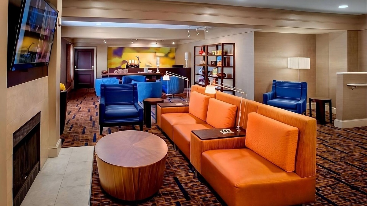 Danvers House | Gloucester Whale Watch tour! 2 Family-friendly Units w/Starbucks & Free Parking