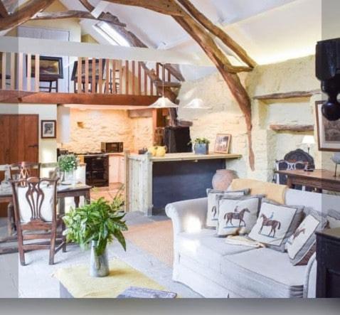 Llanon House | Glovers cottage private hot tub and super king