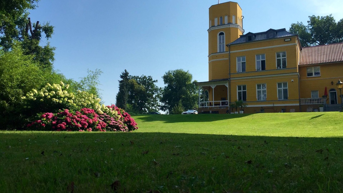 Leinitz Other | Glowe Castle Weddings Weddings KIKA Mädchen WG 2020/Krass Class trip