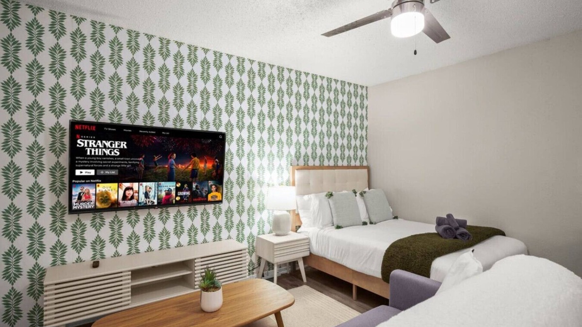 Skyview Apartment | Glowing Green Brentwood Stay! 12 Min to DTX!