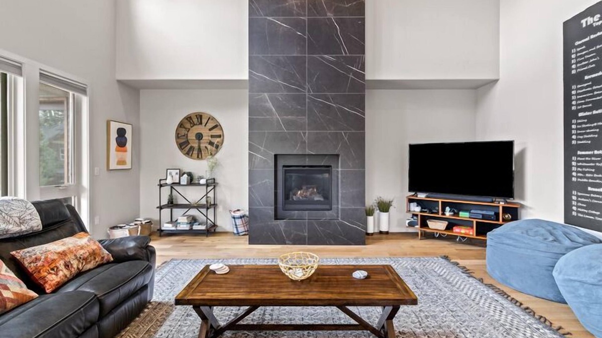 Bend House | Gnarnia - Closest to Mt. Bachelor! 5BR/3.5BA, Jacuzzi