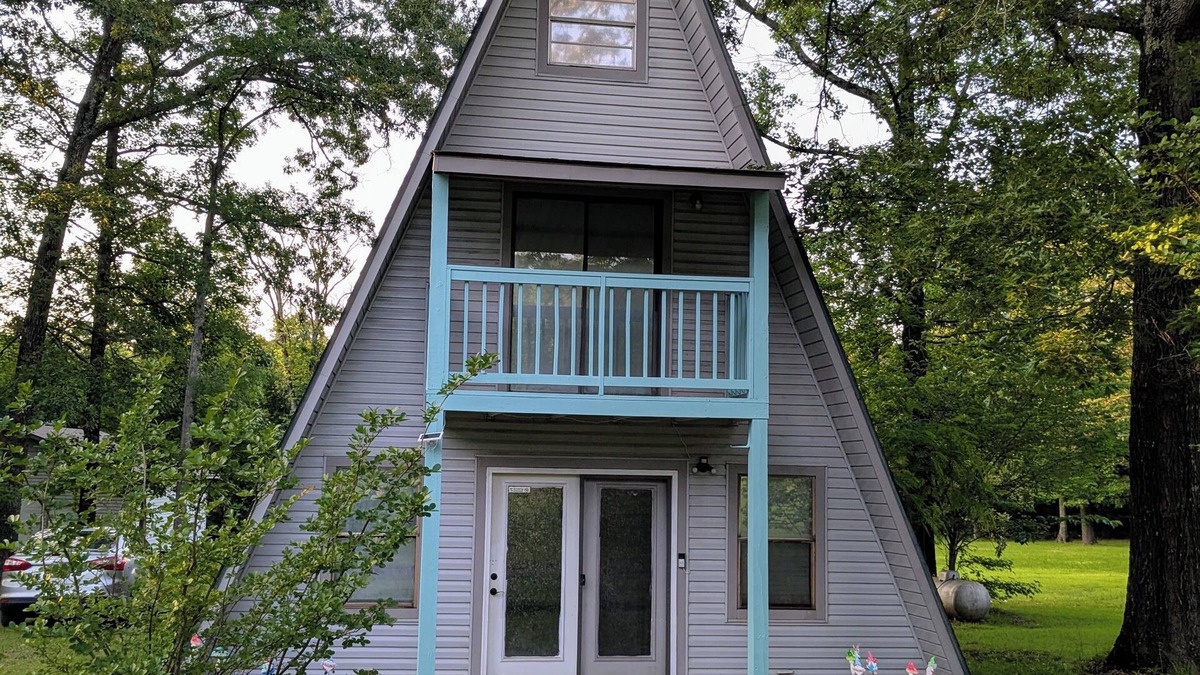 Murfreesboro House | Gnome Home A-Frame near Lake Greeson & Crater of Diamonds